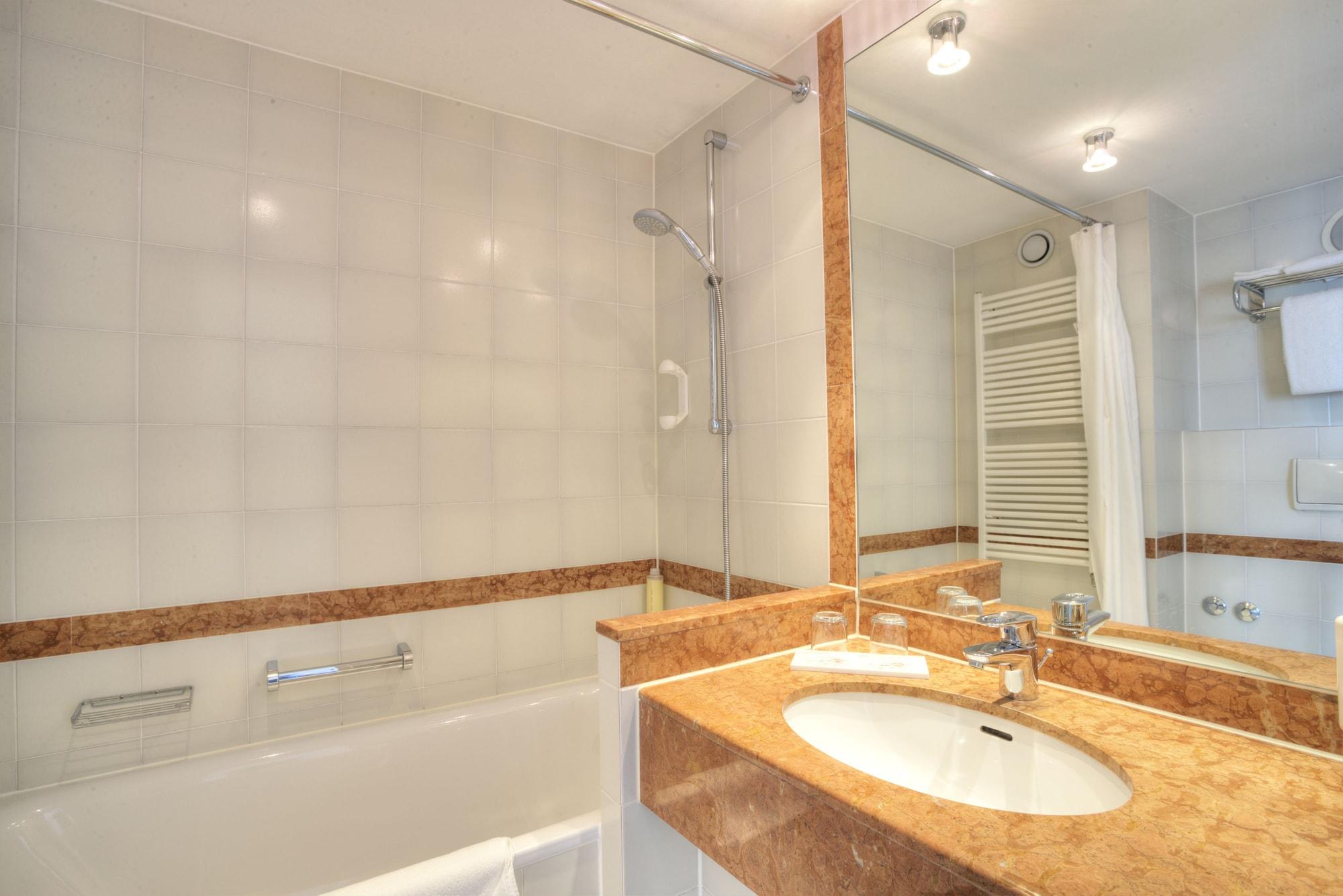 Achat Hotel Magdeburgo Esterno foto
