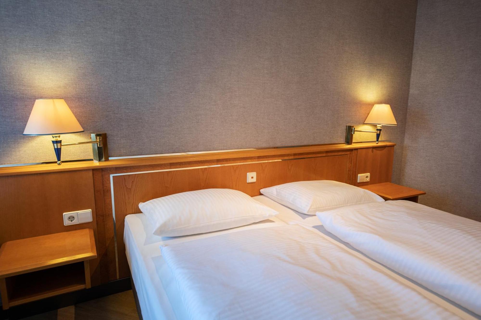 Achat Hotel Magdeburgo Esterno foto