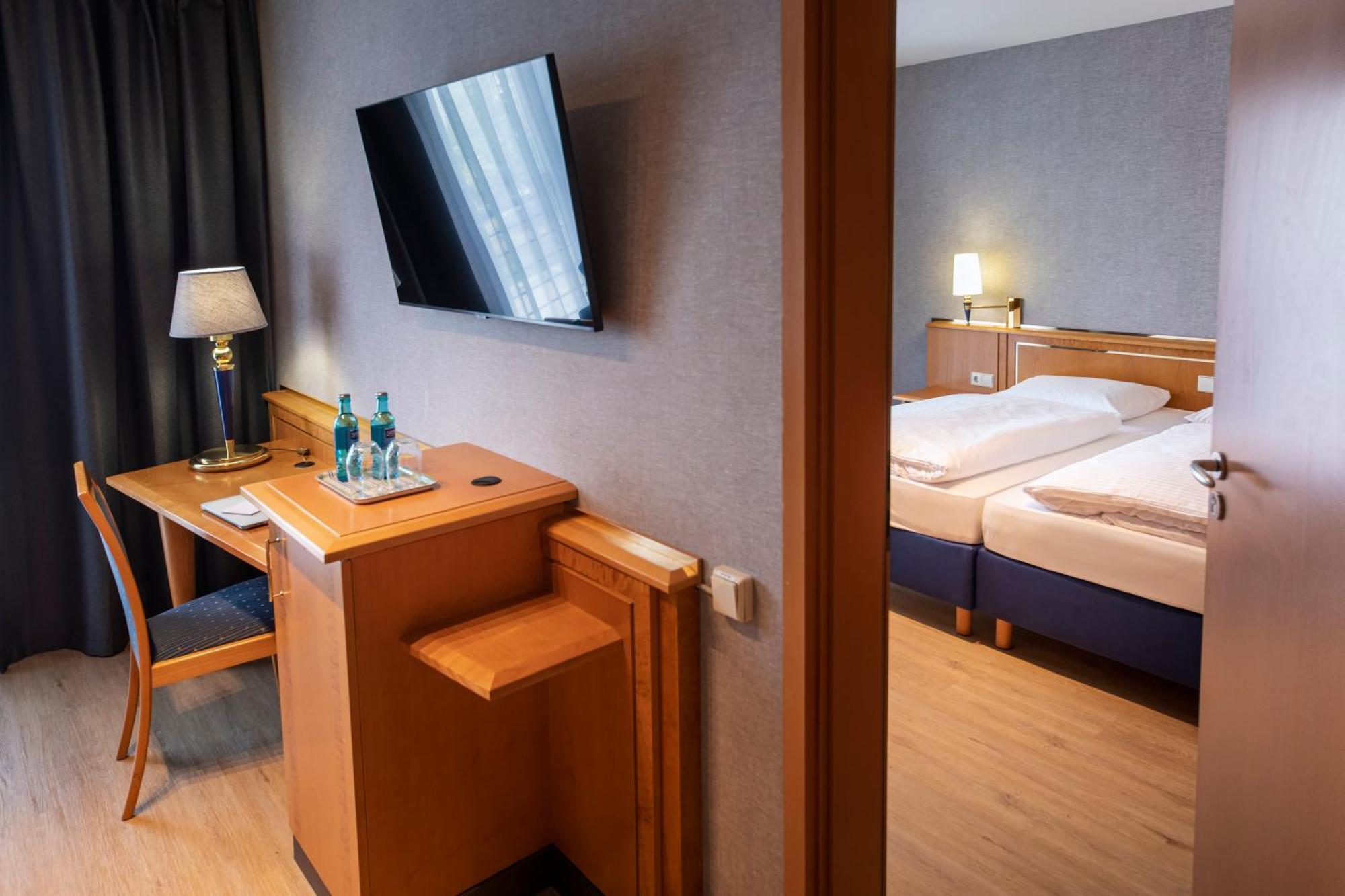 Achat Hotel Magdeburgo Esterno foto