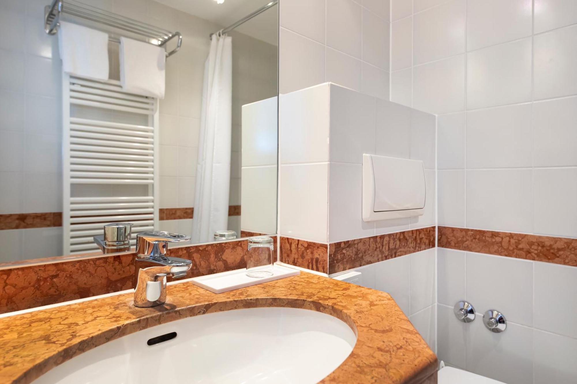 Achat Hotel Magdeburgo Esterno foto