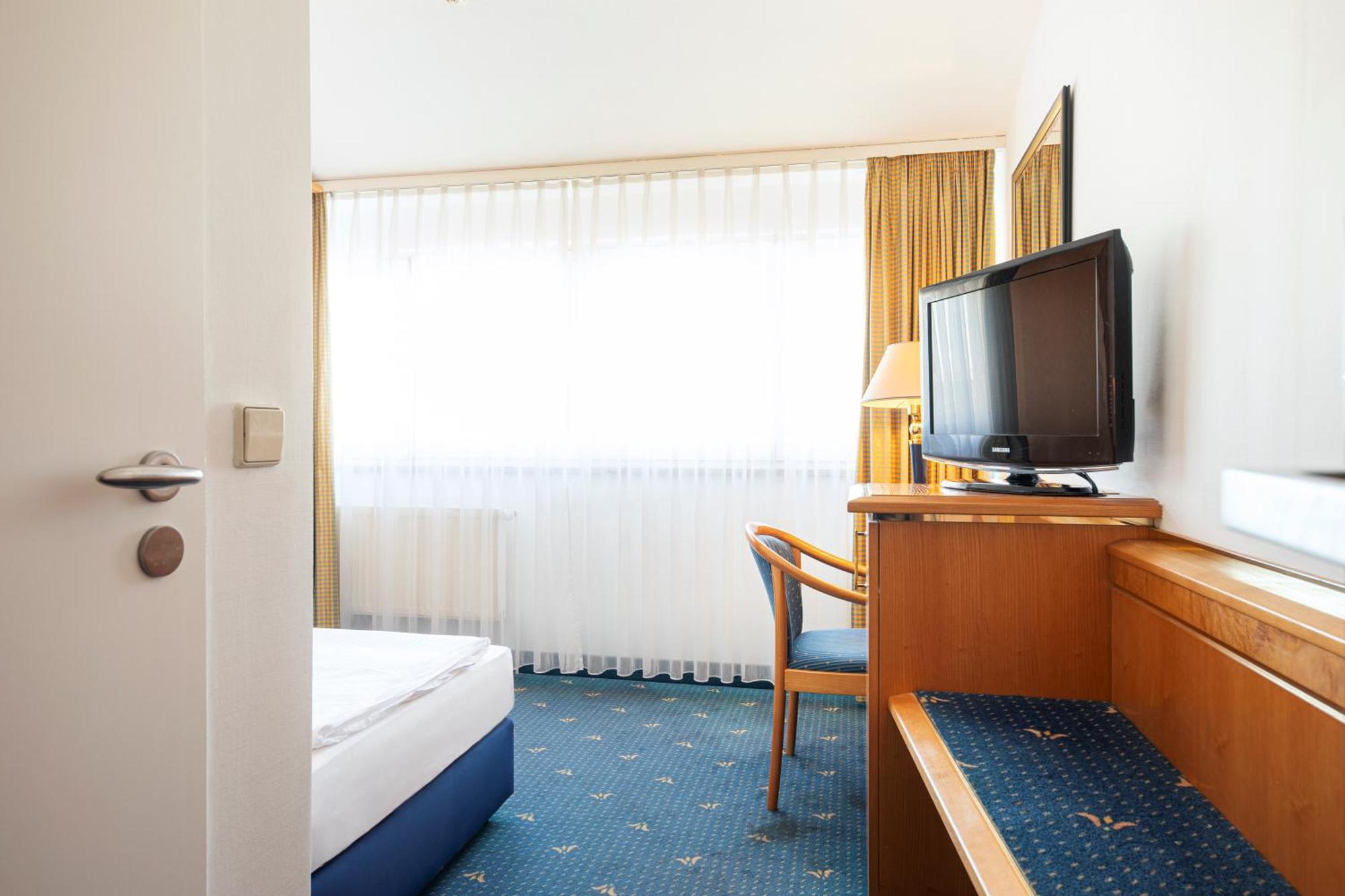 Achat Hotel Magdeburgo Esterno foto