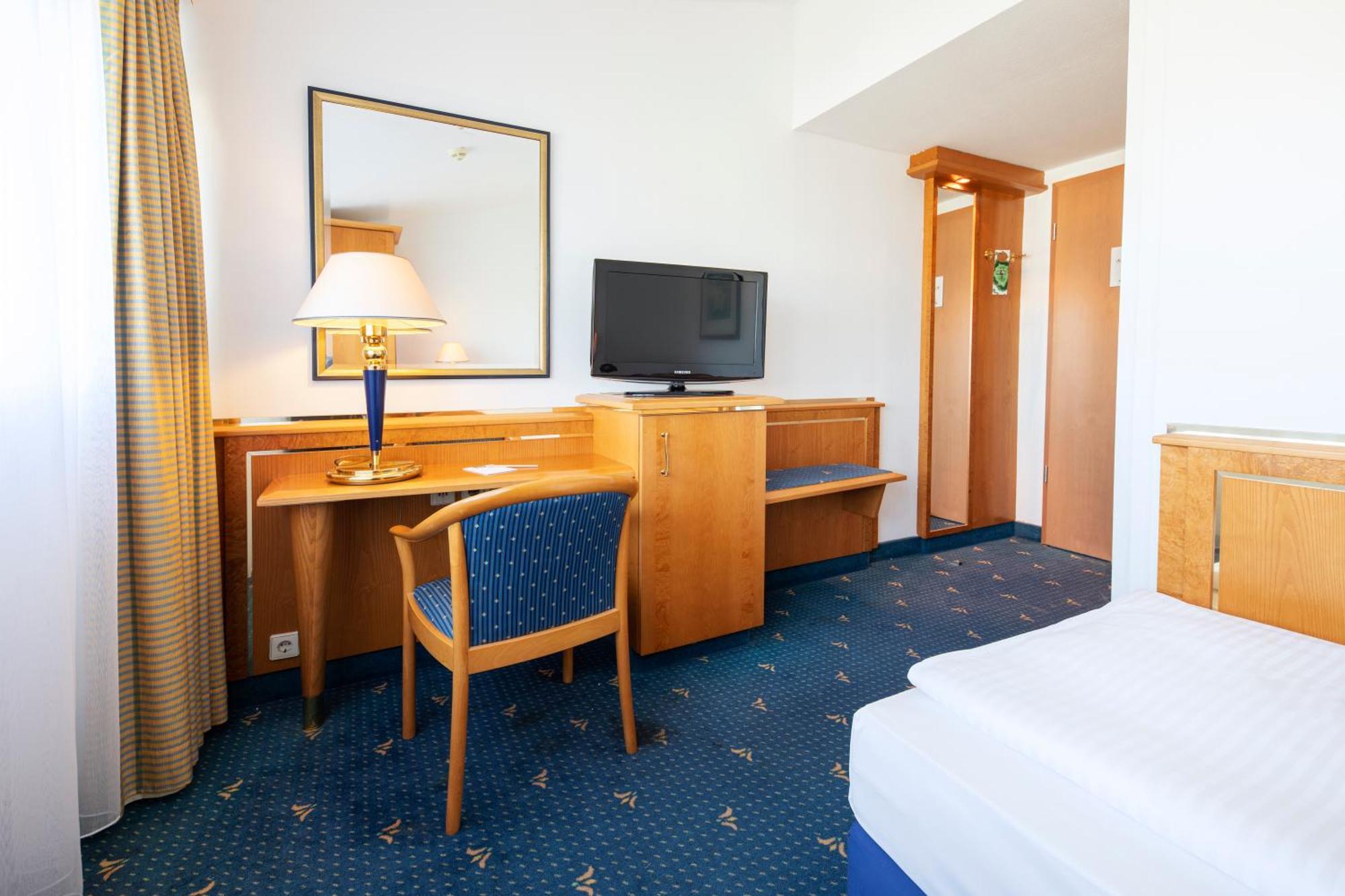 Achat Hotel Magdeburgo Esterno foto